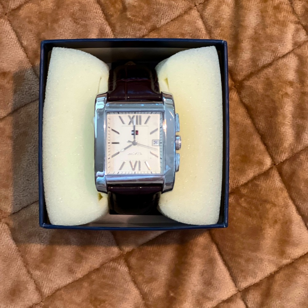 Tommy Hilfiger men’s watch with leather band